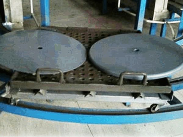 Ligne de production de traitement de surface de plaque d'acier pour roulement en caoutchouc naturel